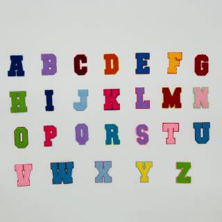 Patch it! | Design 100 | deutsches Alphabet (26 Buchstaben) | aufbügelbar | ca. 7x5cm | weiss