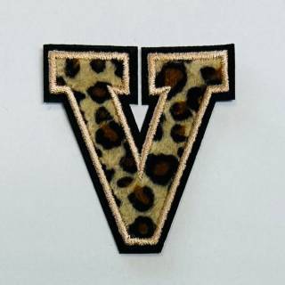 Patch it! | Design 101 | Letter: V | iron-on | 6,2x5,7 cm | leopard