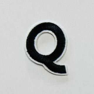 Patch it! | Design 106 | Letter: Q | iron-on | 4,4x3,2 cm | black