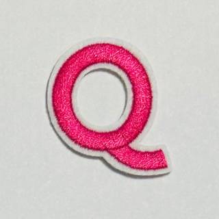 Patch it! | Design 111 | Letter: Q | iron-on | 4,4x3,2 cm | bright pink
