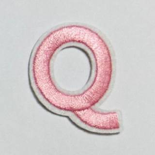 Patch it! | Design 112 | Letter: Q | iron-on | 4,4x3,2 cm | pink