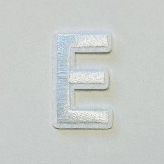Patch it! | Design 104 | Buchstabe: E | aufbügelbar | 4x2,3 cm | weiß