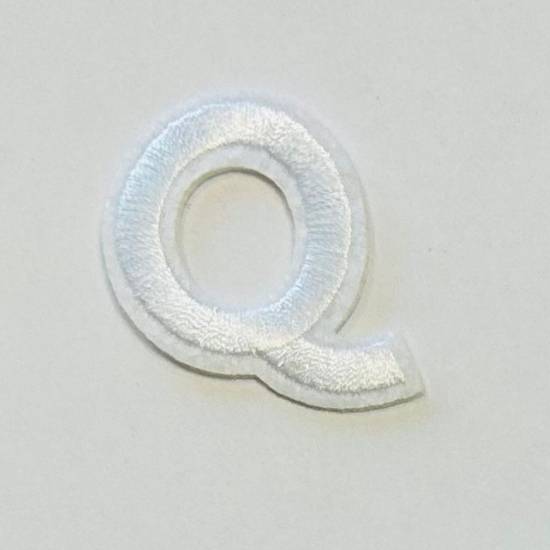 Patch it! | Design 104 | Letter: Q | iron-on | 4,4x3,2 cm | white