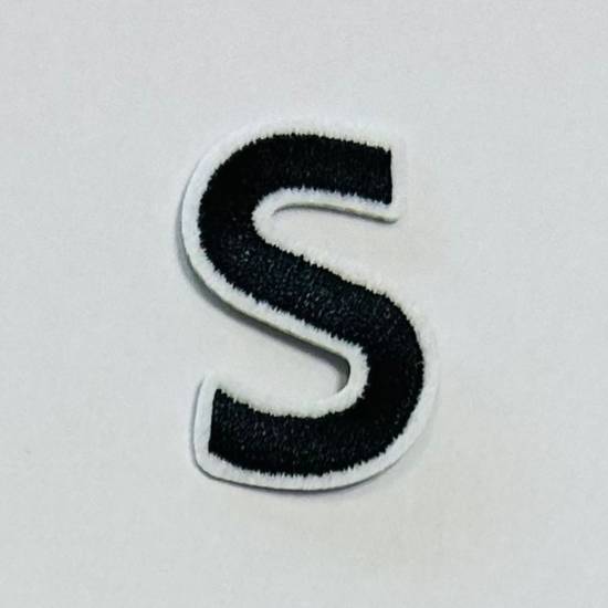 Patch it! | Design 106 | Letter: S | iron-on | 4x2,8 cm | black