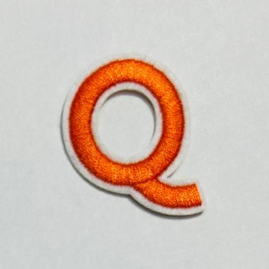 Patch it! | Design 109 | Buchstabe: Q | aufbügelbar | 4,4x3,2 cm | orange