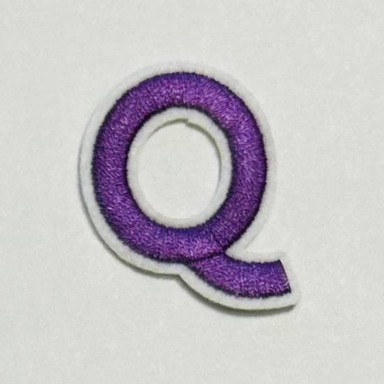 Patch it! | Design 110 | Letter: Q | iron-on | 4,4x3,2 cm | lilac