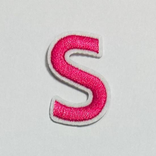 Patch it! | Design 111 | Letter: S | iron-on | 4x2,8 cm | bright pink